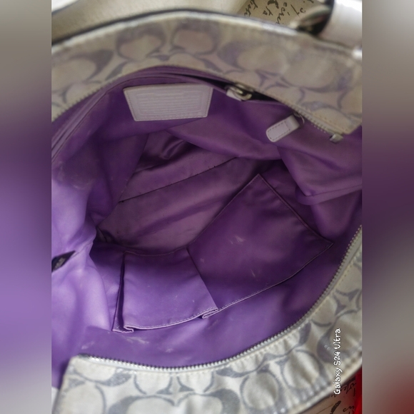 COACH PENELOPE SLVER SIGNATURE TOTE PATENT LEATHER 20261E WHITE PURPLE LINING - Picture 5 of 7